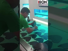 Máquina para cortar y marcar el material del calzado