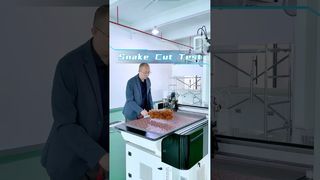 Corte en forma de serpiente en cuero PU | Máquina cortadora de cuchillas CNC (IBON)