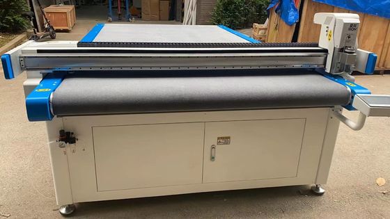 Buen precio Máquina automática de corte de cubiertas de asientos de automóviles Máquina eléctrica de corte de alfombras de automóviles 50Hz en línea