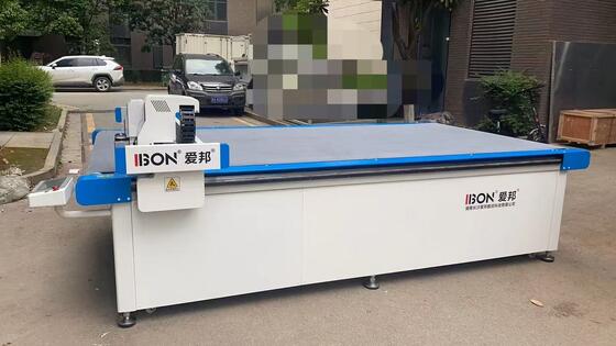 Buen precio Máquina de corte de tapicería de 10KW Máquina de corte de alfombras de suelo de automóviles 50HZ en línea