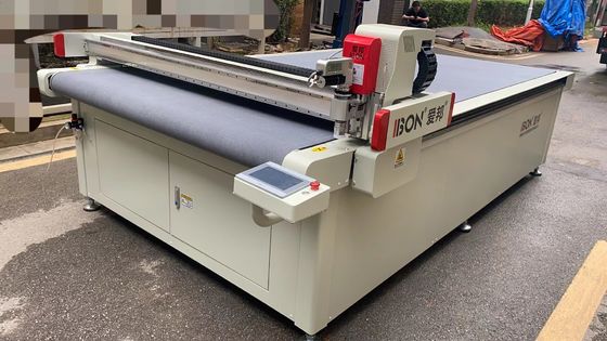 calidad Máquina de corte de juntas de 2500 x 1600 mm con cuchillo oscilante, cuchilla y punzón para la fabricación de zapatos fábrica