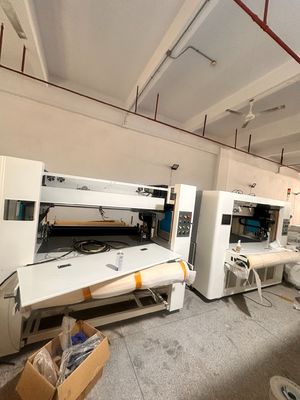 Máquina de corte de doble cabeza con baranda IBON para el corte de material de caucho de plantilla de múltiples capas de 24 mm