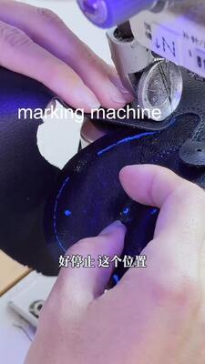 calidad Máquina de marcado de inyección de tinta controlada por ordenador con área de trabajo de 1200 x 900 mm y sistema de dibujo de líneas UV para la parte superior de los zapatos fábrica